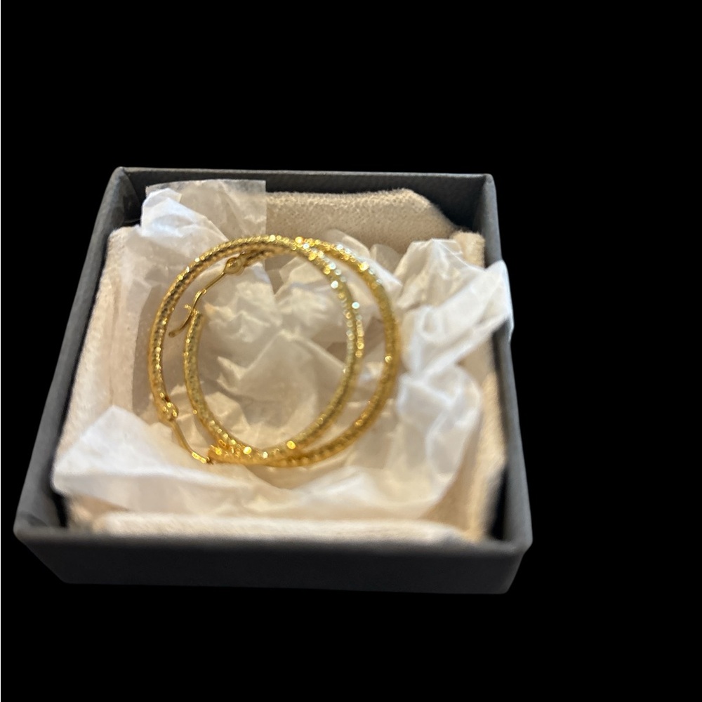 Vibrant Gold 14ct very sparkly 30mm Hoop Earrings.Classic style!Comes New in Box